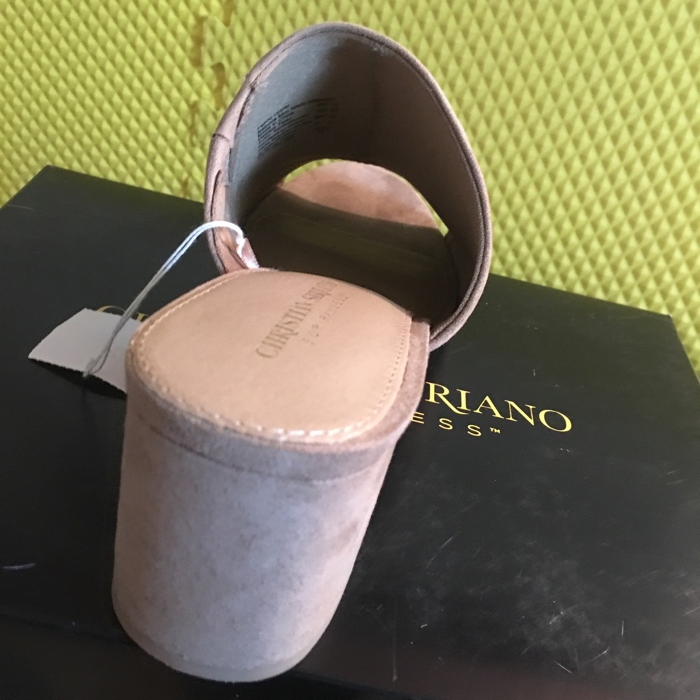🌹🌹NWT  Suede Size 12 New Never Worn Clogs opened Toe. Gorgeous casual shoes - Picture 3 of 3